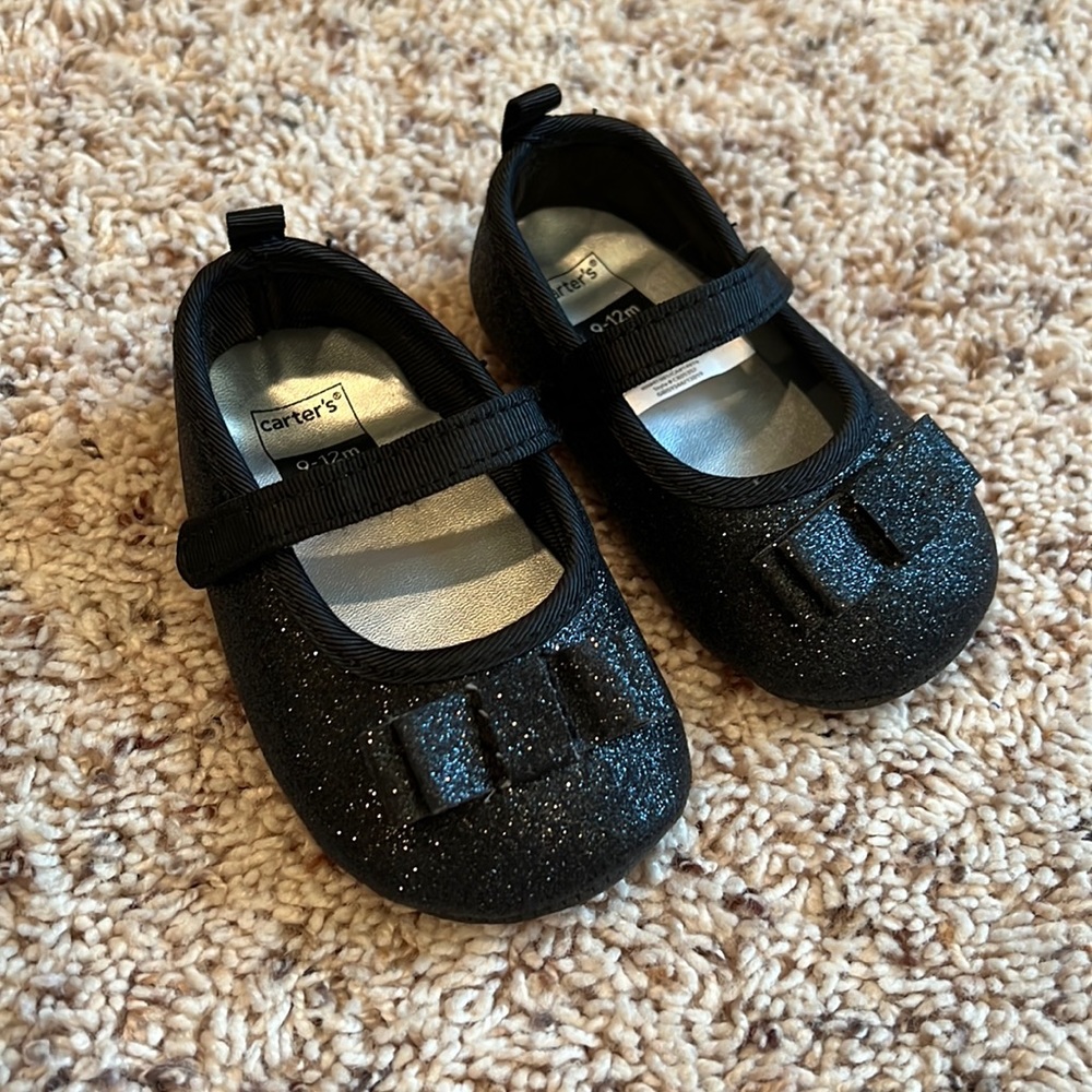 NWOT Carter’s baby girl dress shoes size 9-12 months